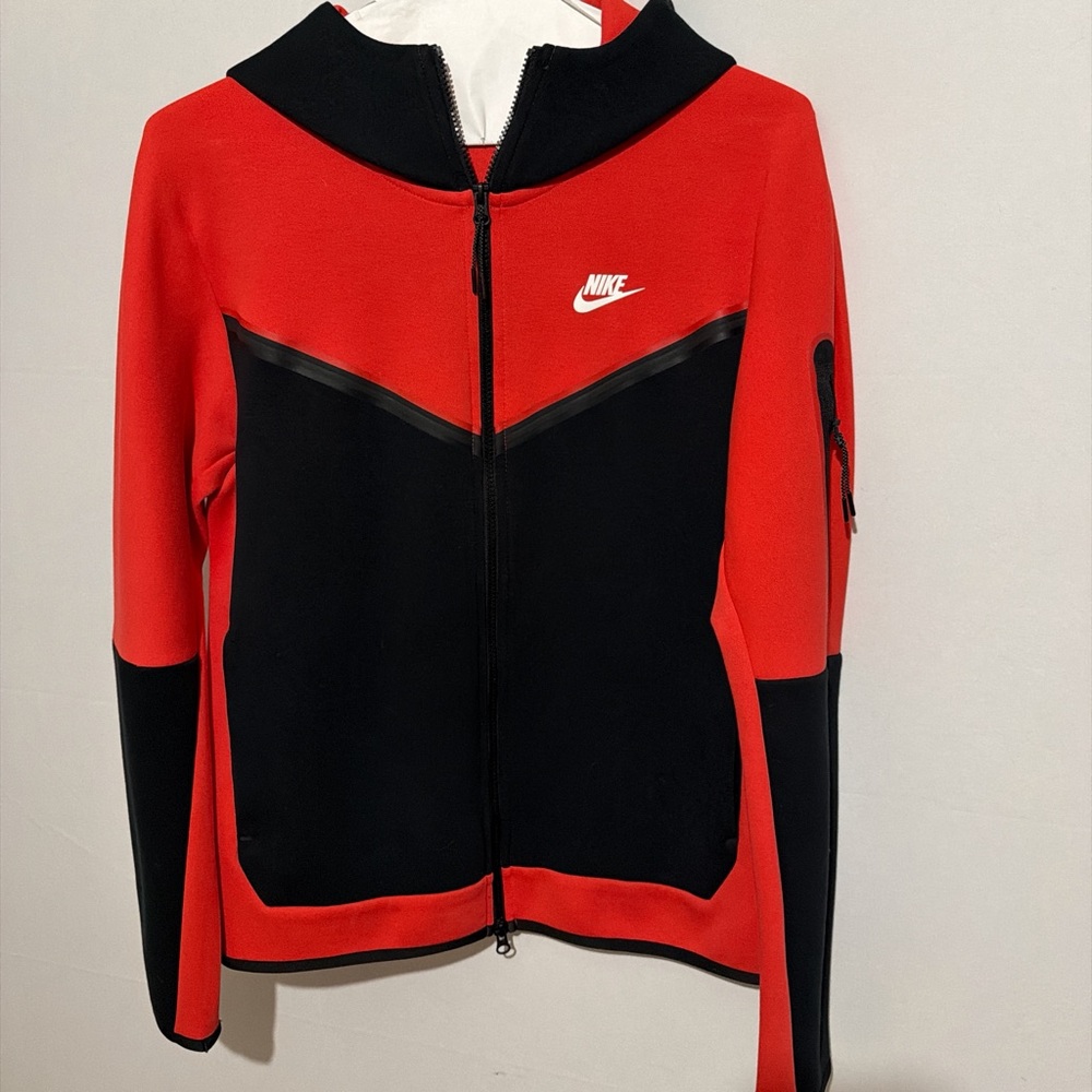 Nike Men's Red and Black Lightweight Jacket